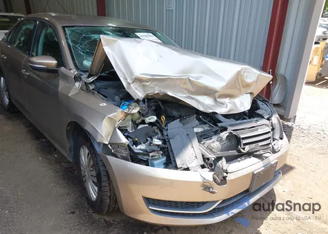 2015 Volkswagen Passat 1.8T S z USA, uszkodzony, nr VIN 1VWAT7A37FC028556